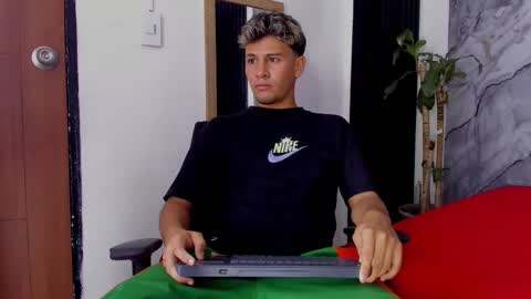 Snapshot of alan__smith chatting on November 2025 07:36:01 PM alan__smith online show from November 2025 07:36:01 PM