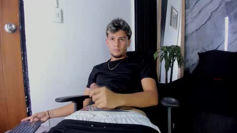 Snapshot of alan__smith chatting on November 2025 08:43:01 PM alan__smith online show from November 2025 08:43:01 PM