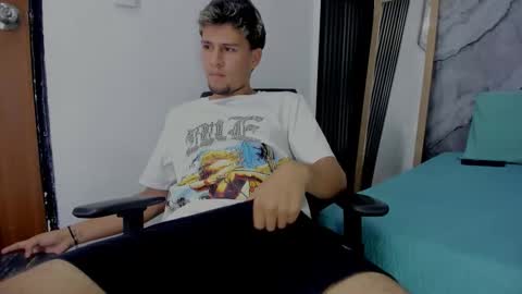 Snapshot of alan__smith chatting on November 2025 08:12:01 PM alan__smith online show from November 2025 08:12:01 PM