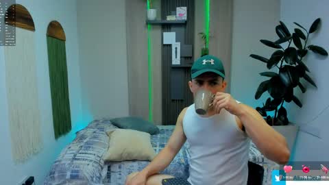 Alan  Kevin can we reach 100 thumbs up please guys  online show from April 2026 12:04:01 PM