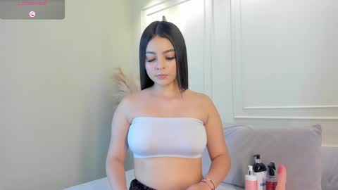 Snapshot of alana_cutte chatting on June 2026 04:47:02 AM alana_cutte online show from June 2026 04:47:02 AM