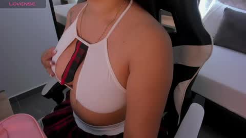 Snapshot of alana_dantes chatting on May 2026 12:32:02 PM M E L I online show from May 2026 12:32:02 PM