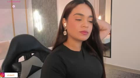 Snapshot of alana_dantes chatting on May 2026 07:32:01 PM M E L I online show from May 2026 07:32:01 PM