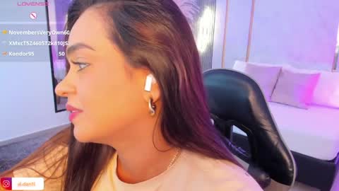 Snapshot of alana_dantes chatting on May 2026 08:39:02 PM M E L I online show from May 2026 08:39:02 PM