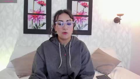  Alana Whitte  online show from December 2025 11:51:01 AM