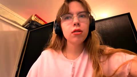 Stella online show from November 2025 07:06:02 AM