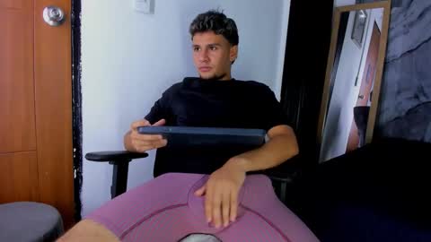 Alan Smith  online show from December 2025 07:43:01 PM