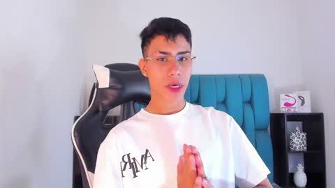 Snapshot of alannaughty_ chatting on January 2025 10:01:01 PM alannaughty_ online show from January 2025 10:01:01 PM