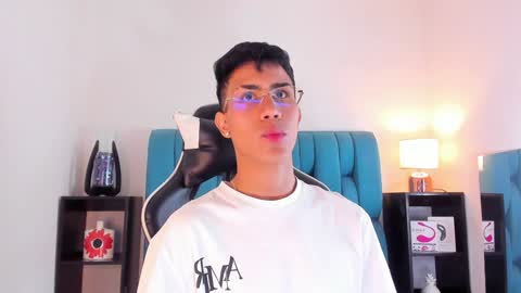 Snapshot of alannaughty_ chatting on January 2025 04:27:01 AM alannaughty_ online show from January 2025 04:27:01 AM