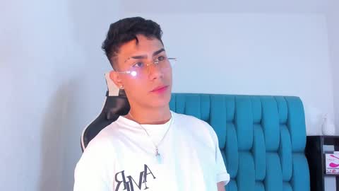 Snapshot of alannaughty_ chatting on February 2025 09:04:01 PM alannaughty_ online show from February 2025 09:04:01 PM