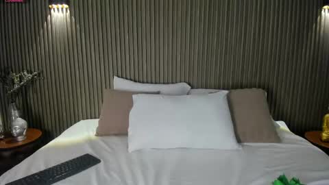 Alassia Hocthner online show from April 2026 11:46:02 AM