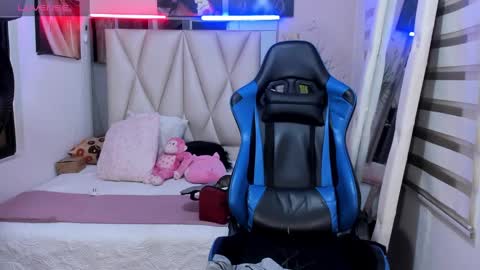 Snapshot of ale_noah_xxx chatting on January 2025 07:39:01 AM ale_noah_xxx online show from January 2025 07:39:01 AM