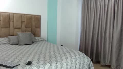 alejandra online show from November 2025 10:10:01 PM