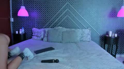Snapshot of aleja_bloom chatting on May 2026 12:22:02 PM aleja_bloom online show from May 2026 12:22:02 PM