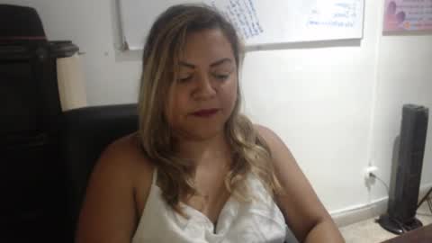 Snapshot of aleja_lollipop chatting on May 2026 03:50:01 PM Aleja online show from May 2026 03:50:01 PM