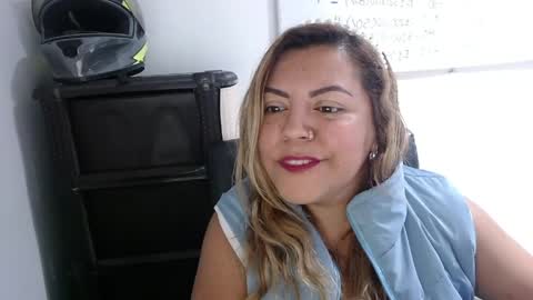 Snapshot of aleja_lollipop chatting on May 2026 11:03:01 PM Aleja online show from May 2026 11:03:01 PM