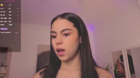 Alejandra online show from October 2025 12:05:01 PM