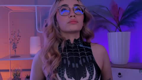 Snapshot of alejamillan1 chatting on May 2026 04:19:02 AM night GTM -5 online show from May 2026 04:19:02 AM
