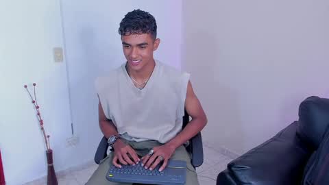 Snapshot of alejandro_williams chatting on May 2026 10:27:02 PM Alejandro williams online show from May 2026 10:27:02 PM