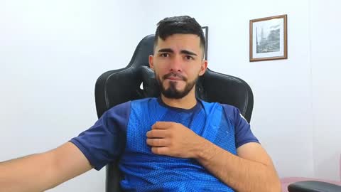 alejandroo_7 online show from January 2025 12:42:01 AM