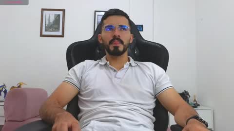 alejandroo_7 online show from October 2025 07:45:02 PM