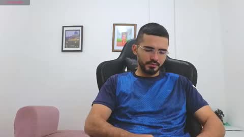 alejandroo_7 online show from December 2025 04:55:02 PM