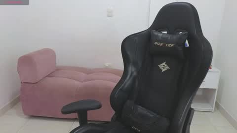 alejandroo_7 online show from February 2026 05:49:02 PM