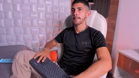 Alejo  online show from November 2025 03:17:01 AM