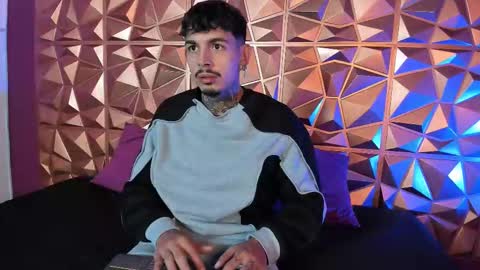 aleking13 online show from October 2025 12:25:02 PM