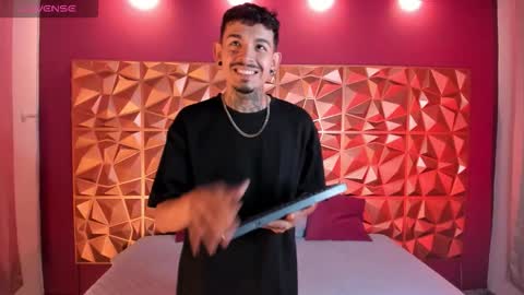 aleking13 online show from October 2025 12:48:02 PM