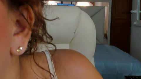 Snapshot of alennax chatting on April 2026 12:54:02 PM alennax online show from April 2026 12:54:02 PM