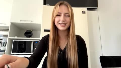 Betty online show from November 2025 09:33:01 AM