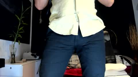 ALESSANDRO  WYE online show from October 2025 05:10:01 AM