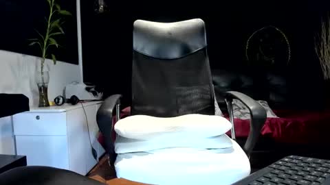 ALESSANDRO  WYE online show from November 2025 06:25:01 AM