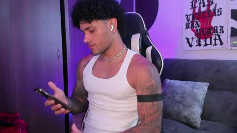 Snapshot of alessandro_vanni chatting on April 2026 01:28:02 PM Alessandro Vanni online show from April 2026 01:28:02 PM