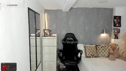 Snapshot of alessia_anderson07 chatting on September 2025 12:45:01 AM Yy online show from September 2025 12:45:01 AM