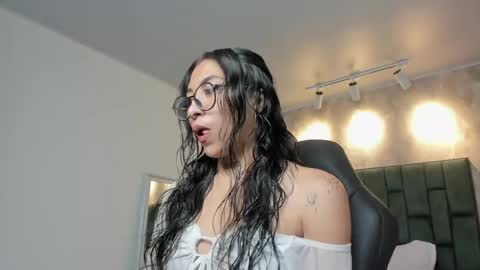 Snapshot of alessia_storm_ chatting on April 2026 01:17:02 AM Alessia online show from April 2026 01:17:02 AM