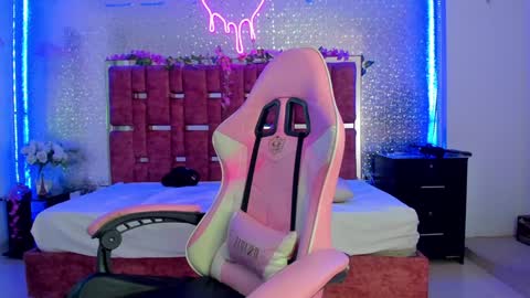 Snapshot of alessiadouce chatting on February 2025 08:35:02 PM Alessia online show from February 2025 08:35:02 PM