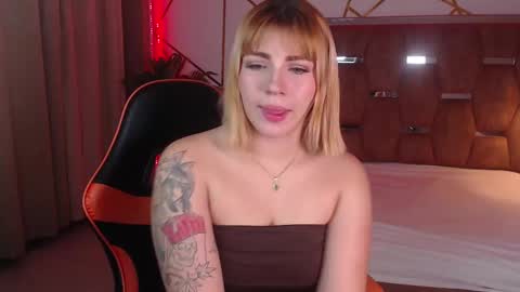 Snapshot of alessiadouce chatting on September 2025 04:02:02 AM Alessia online show from September 2025 04:02:02 AM