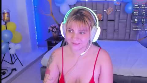 Snapshot of alessiadouce chatting on October 2025 04:07:01 AM Alessia online show from October 2025 04:07:01 AM