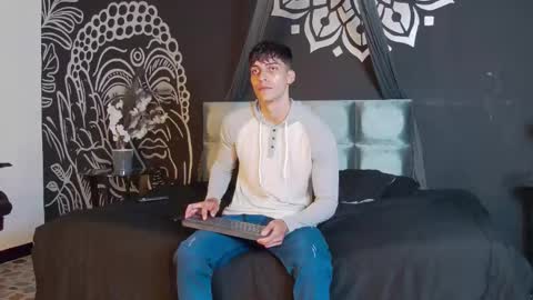 Alessio online show from November 2025 12:06:01 PM