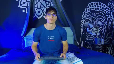 Alessio online show from December 2025 12:00:02 PM