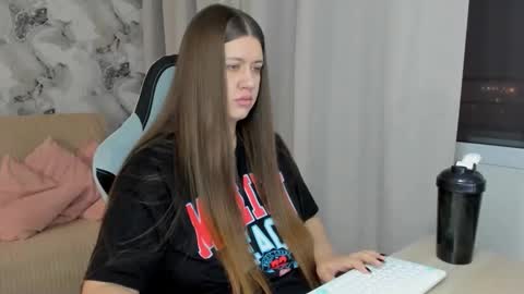 Aletta Oushen online show from October 2025 12:24:02 PM