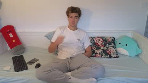 Alex83530 online show from December 2025 08:30:01 AM