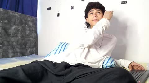 alex_mark_ online show from April 2026 08:10:01 PM