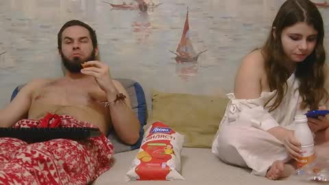 Alex and Sarah online show from March 2026 07:06:01 PM