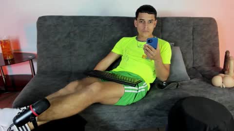 Alex Woll online show from November 2025 07:16:01 PM