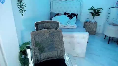 Snapshot of alexa_louise chatting on December 2024 11:38:01 AM ALEXA - DONT FORGET TO FOLLOW AND RATE ME THUMBS UP online show from December 2024 11:38:01 AM