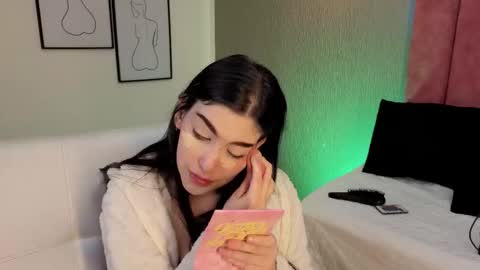 Alexa Thaylor online show from December 2025 03:19:01 PM