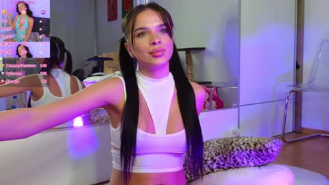 Snapshot of alexaaimee chatting on December 2024 01:11:02 PM Alexa online show from December 2024 01:11:02 PM